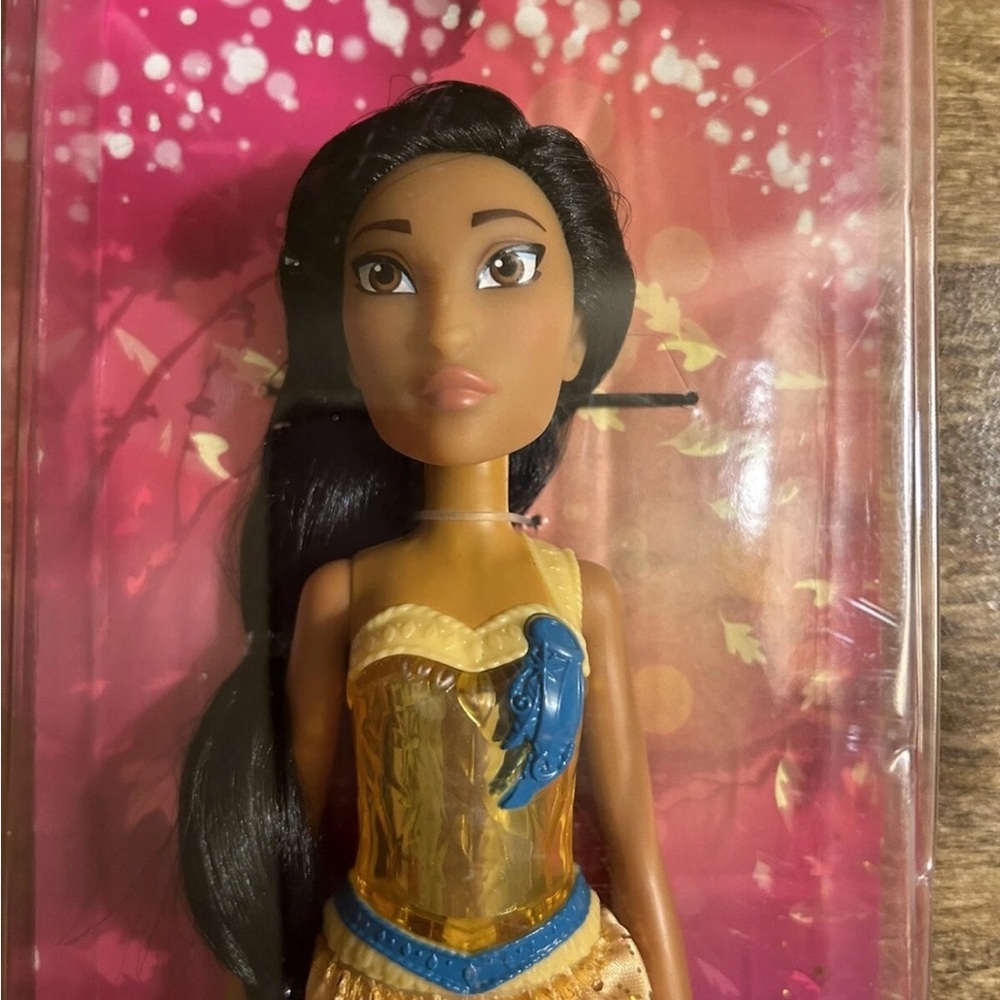 DISNEY Princess Royal Shimmer Pocahontas Doll New NRFB